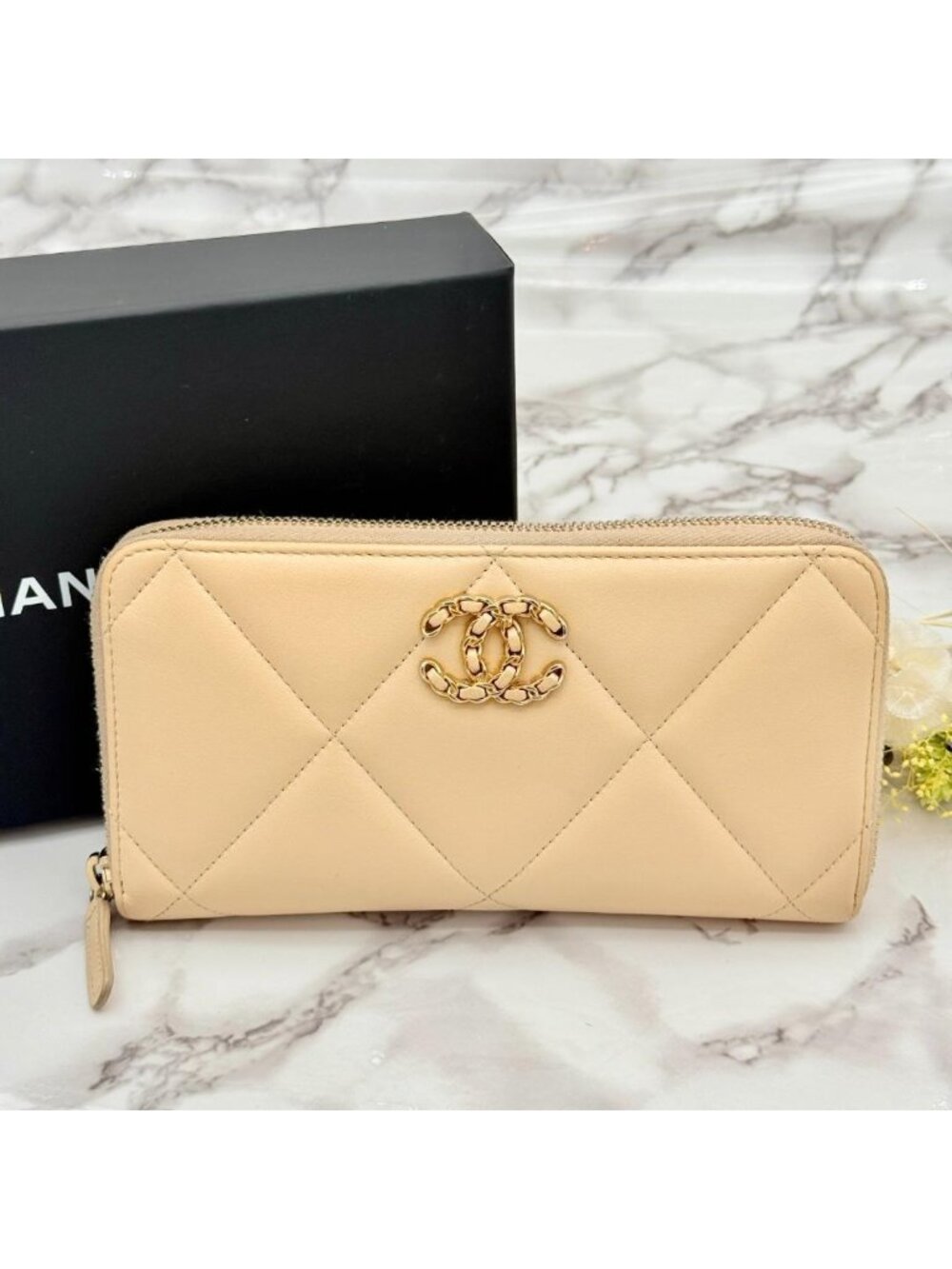 Chanel Dizeneuf 19 Wallet